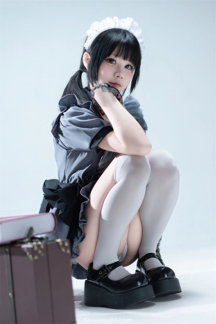 [在线图集] 清水凪 手提箱与灰色女仆 [80P]