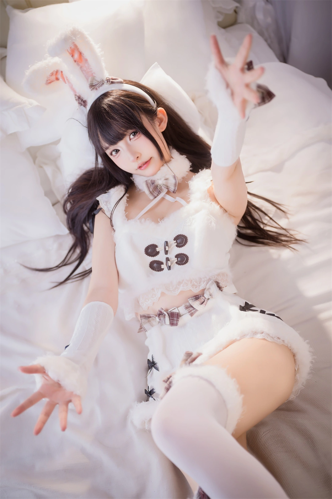 [在线图集] 神楽坂真 毛绒白兔 [75P/2V]